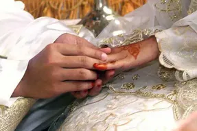 ازدواج پنهانی دختر 14 ساله به خاطر نامادری 14 ساله اش!