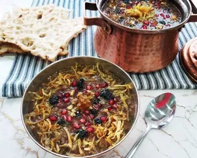 طرز تهیه آش انار؛ خوشمزه ای خوش آب و رنگ برای شب یلدا