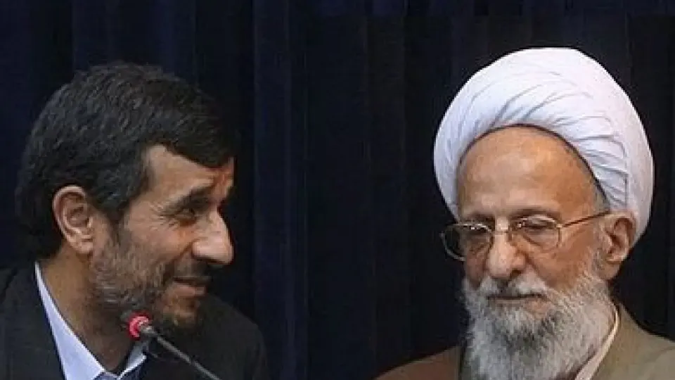 انتقادات آیت الله مصباح یزدی از محمود احمدی نژاد و جریان انحرافی