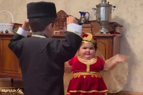 آواز محلی؛ ترک قیز اوغلان اوشخلار با لباس فاخر آذری چه رقصی میکنن فقط دختر تپلیه