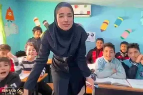 ویدیویی از نحوه تدریس صدف صفی زاده معلمی که با گنگستر آمل معروف شد