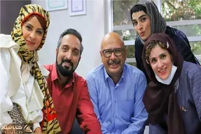 سکانس خندان/خانومی قلب ژوله رو شکونده ولی نمیخواد قبول کنه/میگه عاشق تیپ من شده