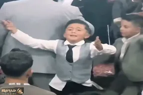 آواز محلی؛ بزرگا وسط عروسی خودی نشون میدن ولی این بچه گل مجلسه صد هیچ سر تر از همه اس