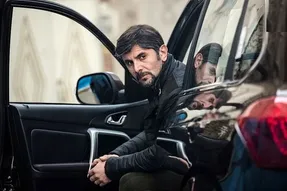امین حیایی از خودرو فوق لاکچری و لوکس خود رونمایی کرد!