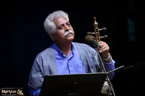 آواز احساسی؛ استاد فرج علیپور وقتی آهنگ لری آفری قمرتاج رو خوند فضا مثل بمب اتم ترکید