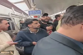 آواز شاد؛ پسر تو مترو با صدا زنونه خوند مسافرا با تعجب نگاه میکنن جلو خنده شونو گرفتن