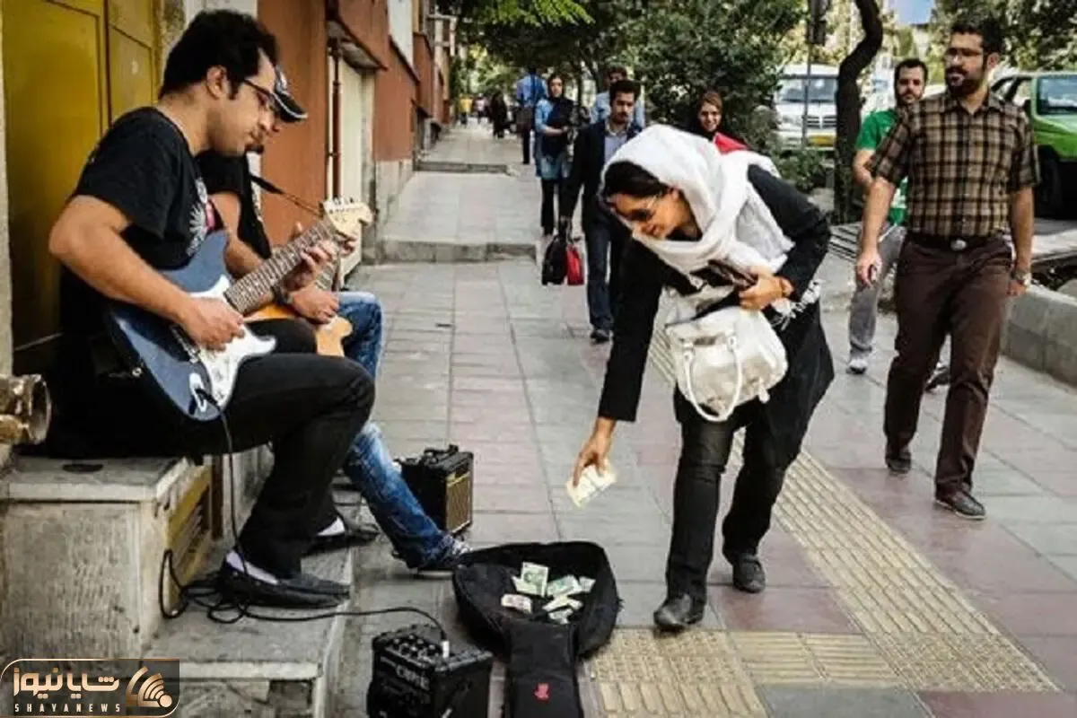 آواز خیابانی؛ جوون خوش صدایی که از گوگوش خوند و همه رو دور خودش جمع کرد