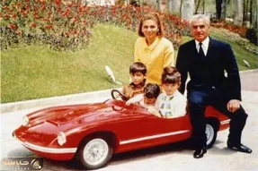 سفر به ایام قدیم ندیم؛ بوسه فرح با قیافه غمزده اما پر تکبر به پسرش