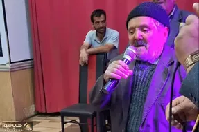 آواز شاد؛ پیرمرد 102 ساله تو عروسی آهنگ هم زبونیت قشنگه رو میخونه و میرقصه احاطش کردن