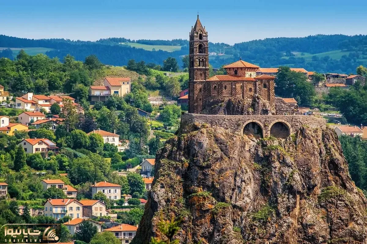 معماری خلاقانه؛ نوک قله بغل دره عمارت اعیونی ساختن شبیه خونه های عصر ویکتوریا