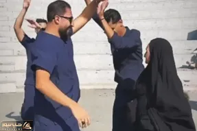 آواز بهجتی؛ رقص مادر پیر و پسرش با آهنگ ناز نکن ناز نکن بخاطر فارغ تحصیلی