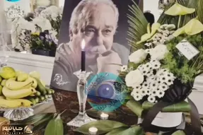 نگاهی به احوال خانه محمد کاسبی و مراسمی که خانواده براش گرفتن؛ چیدمان میز و گل و میوه