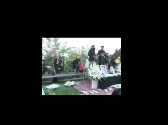آواز احساسی؛ لاکچری بازی به بهشت زهرا هم رسید/زنده خوندن آهنگ گرشا رضایی به جای مداحی