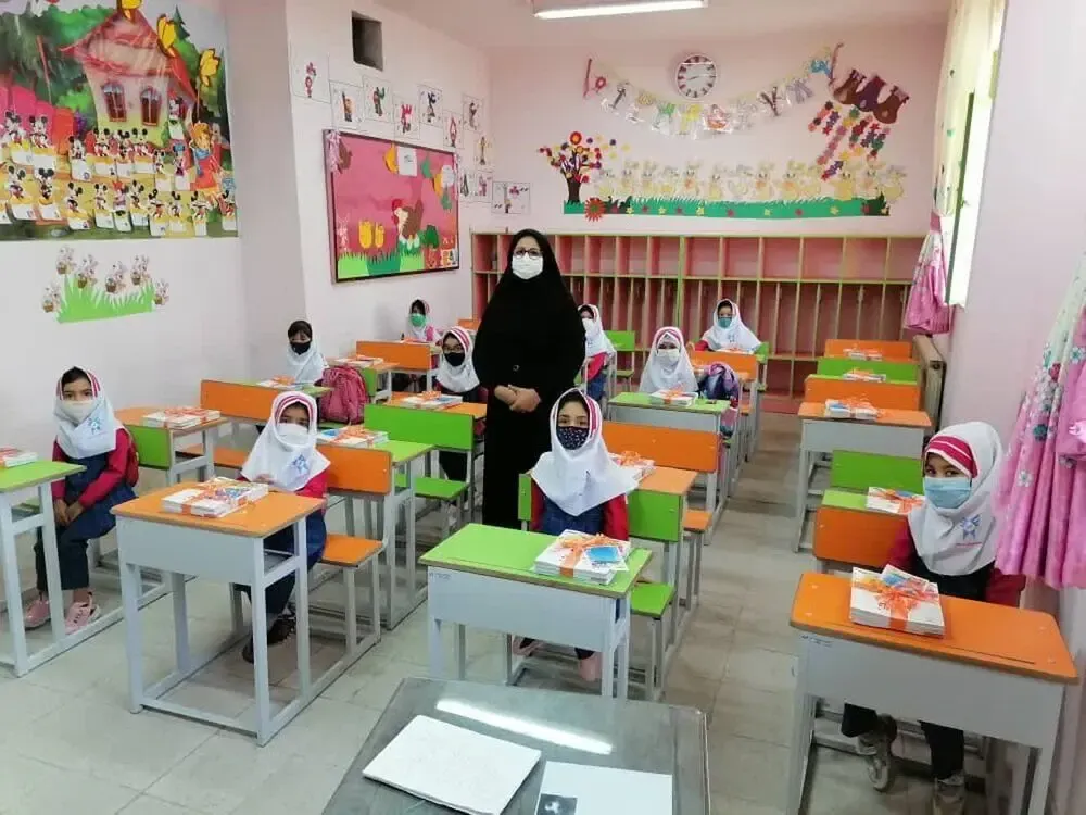 چرا تصویب لایحه «رتبه‌بندی معلمان» و اجرای «فوق‌العاده ویژه» متوقف شد؟