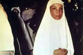 سفر به ایام قدیم 1353؛ شهناز دختر دو رگه محمدرضا پهلوی بدون روسری جایی نمی رفت