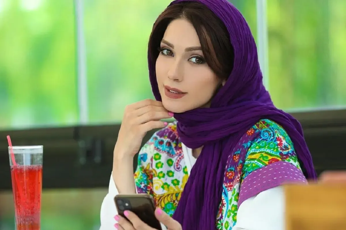 شهرزاد کمال زاده با شلوار گل گلی و مانتوی زیبایش درخشید! | عکس