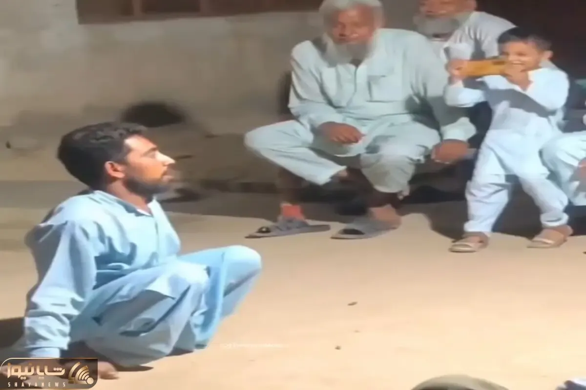 آواز شاد؛ رقص مرغی مرد پاکستانی کل جمع رو ترکوند فقط نگاه متعجب ریش سفید فامیل