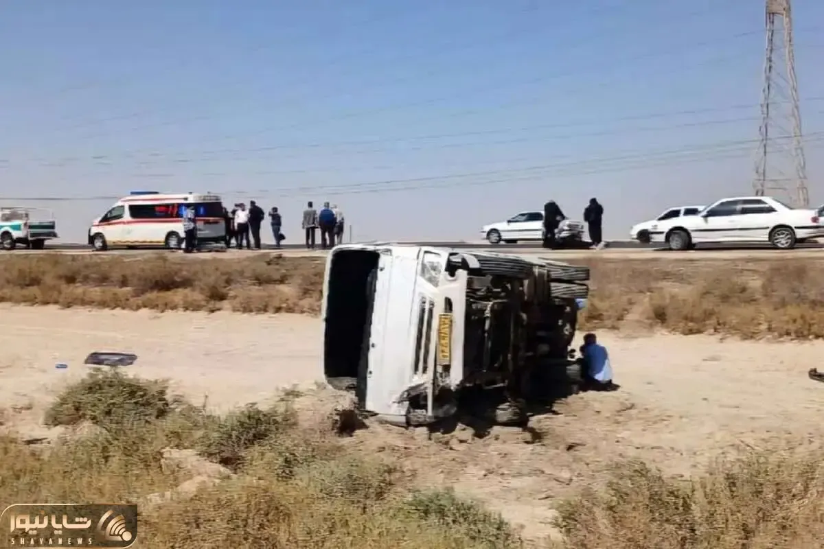 انحراف مینی‌بوس در محور آبادان–ماهشهر ۱۴ مصدوم برجا گذاشت؛ جزئیات تصادف