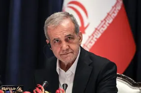 (ویدئو) اعتراض کارمند دانشگاه تهران با خشم پزشکیان رو به رو شد/ من میروم شما حرف بزن!