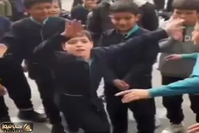 آواز شاد؛ تو مدرسه آهنگ زدن یکی از بچه ها رقصید بقیه هم زدن تو کارش مدرسه رو پوکوندن