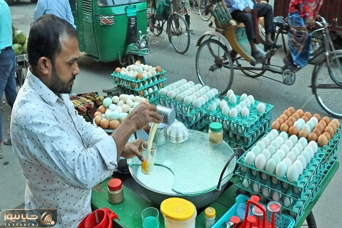 غذای خیابانی؛ توی بنگلادش با تخم مرغ و شیر داغ یه معجون میپزن که خودشون هلاکشن