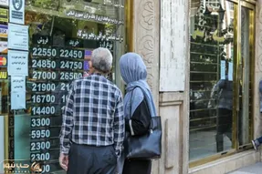 سرگیجه در بازار ارز؛ دلار بخریم یا ارزان می‌شود؟