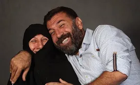 ویدئویی از ننه علی عزیز و علی آقای انصاریان به مناسبت روز جهانی مادر