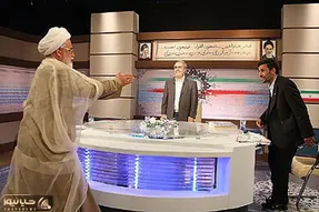 (ویدئو) روایت عجیب و منشوری رائفی‌پور از مناظره کروبی و احمدی‌نژاد