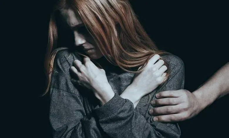 آزار دختر جوان