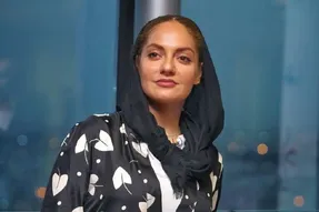 تیپ جدید و سفید مهناز افشار با دامن توری نازک!