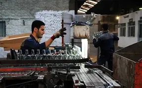 دستمزد دلاری کارگران نصف شد ، حداقل دستمزد چند دلار است؟