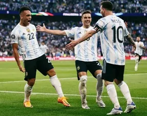 سرانجام لیونل مسی به رونالدو رسید!