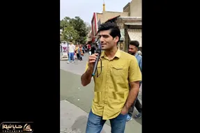 آواز خیابانی؛ ببینید این آقا چه محفلی گرمی کرده اونم با آهنگ تو رو دوستدارم!