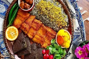 ترفند خونگی واسه تمیز کردن ماهی؛ با چند حرکت ساده مقدمات یه پلو ماهی جذاااابُ آماده کن