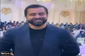 آواز شاد؛ پسره خیلی سعی کرد جنتلمن باشه و تکون نخوره ولی نتونست جلو اهنگ مقاومت کنه