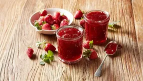 طرز تهیه مربای توت فرنگی + رازهای شکرک نزدن