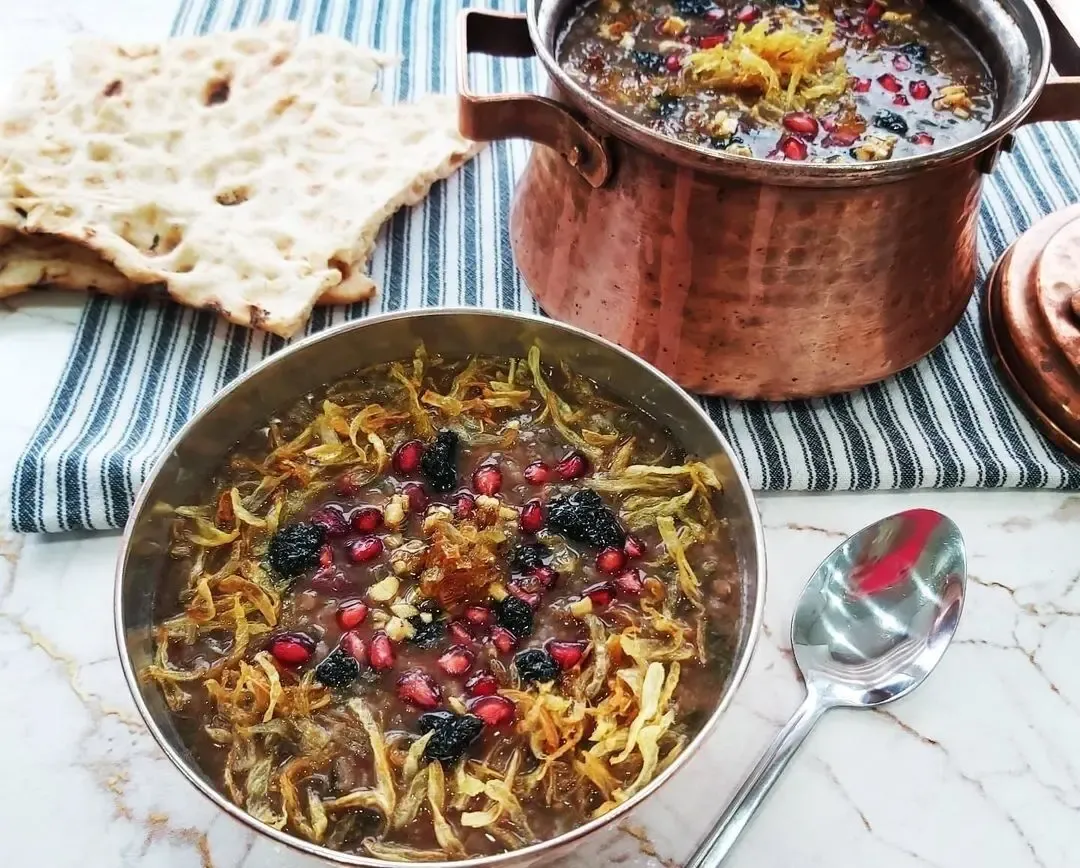 طرز تهیه آش انار؛ خوشمزه ای خوش آب و رنگ برای شب یلدا