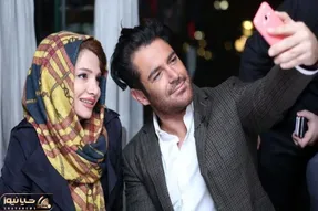 آواز شاد: گلزار با خانم بچه ها و آیسان رفته رستوران آهنگ افتخاری براشون خوند و رقصید