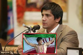 علیرضا دبیر ورزشکاران را به ترک تحصیل دعوت کرد؛ دانشگاه بدون کنکور جایزه قهرمانی