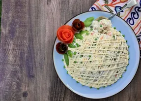 7 راز خوشمزه تر شدن سالاد الویه؛ چرا بعضی وقتا سالاد الویه بوی بدی می گیره؟