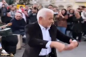 آواز شادیسم؛ رقص جدید صادق بوقی تو مرکز شهر که گروه نوازنده هم راه انداخته باکلاس شده