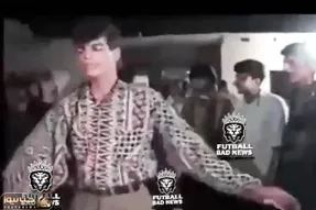 آواز شاد؛ عادل فردوسی پور سال 70 شاخ پیش فعالیه رقص گردنشو انگار کتری داره میجوشه