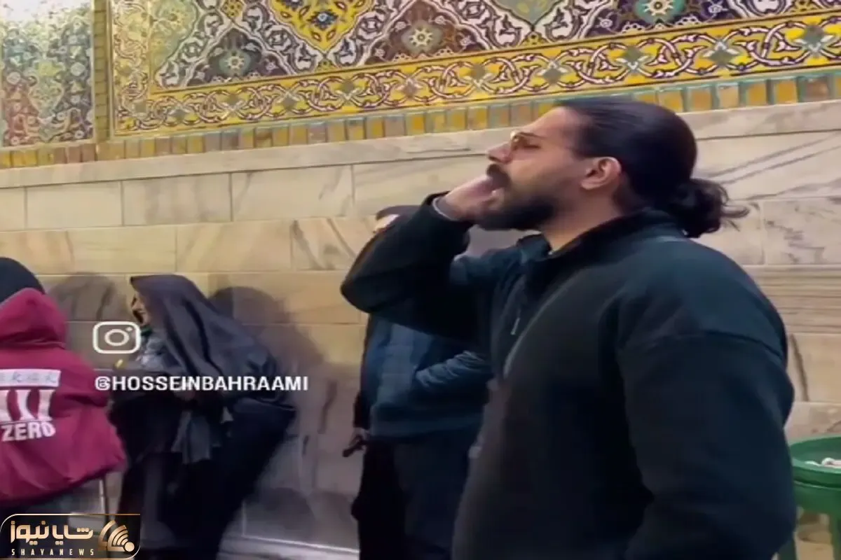 پسر در حیاط حرم امام رضا علیه السلام زد زیر آواز احساسی و همه زوار را دور خود جمع کرد