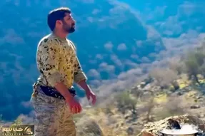 آواز محلی؛ سرباز خوش قد و بالای وطن تو کوه لری میخونه رفیقاش چه بهش افتخاری میکنن