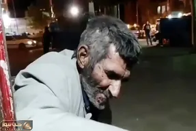 آواز جیگرسوز؛ پیرمرد خمیده چه هق ق کنان تو دل شب آهنگ سوزناک حسن زیرک رو میخونه