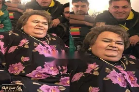 آواز شاد؛ اکبر عبدی تو کنسرت با تیپ جالبش یه رقص باحال و جون دار رفت جمعیت کیف کردن