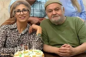 آواز شاد؛ اکبر عبدی تو 64 سالگی عین فیلم عروسیش رقصید چه انرژی داره