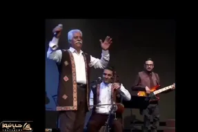 آواز محلی؛ استاد فرج علیپور با آهنگ جانم لرزانه لری چه لرزان لرزانی میکنه سالن ترکید