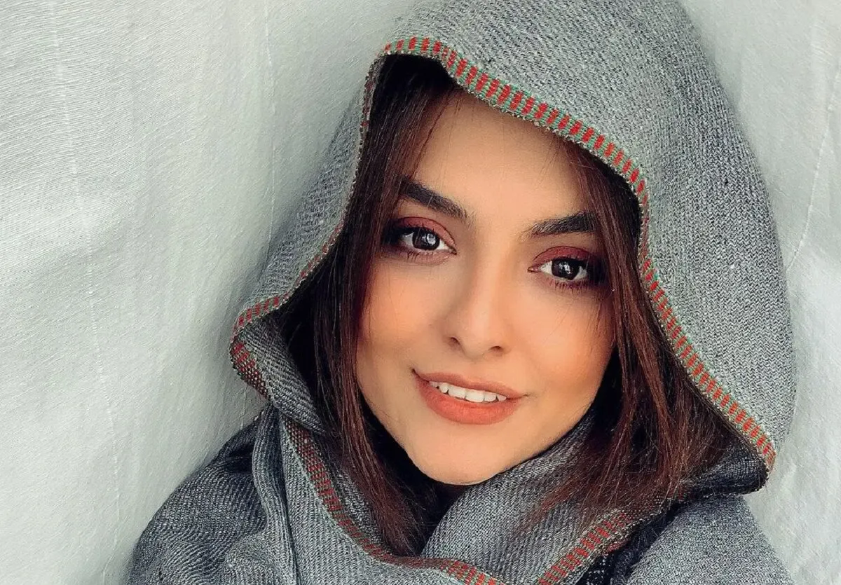 دنیا مدنی با گربه اش چه میکند! + عکس های جنجالی