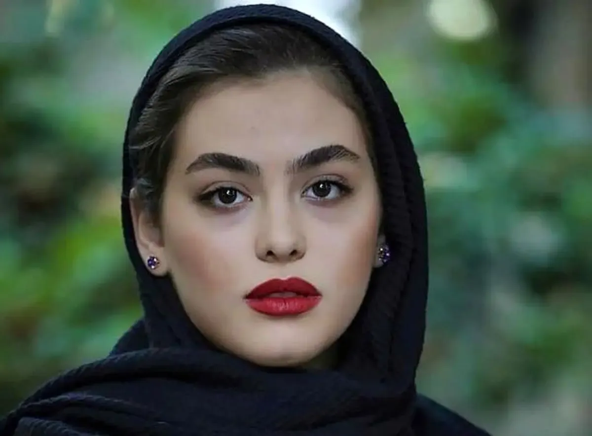 ریحانه پارسا در حال شنا کردن با یک مرد در ترکیه +عکس